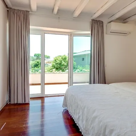 Villa In Cascais Up To 18 With Private Pool וילה קסקאיס