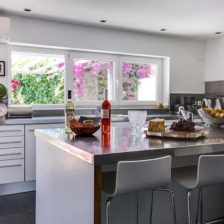 Villa In Cascais Up To 18 With Private Pool וילה *